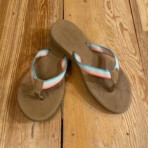 Roxy rainbow flops
